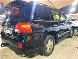 تۆیۆتا لاند کروزەر